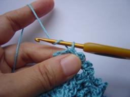 編物入門以前 簡単な小物 かぎ針編みのシュシュ 編み終わりの糸始末